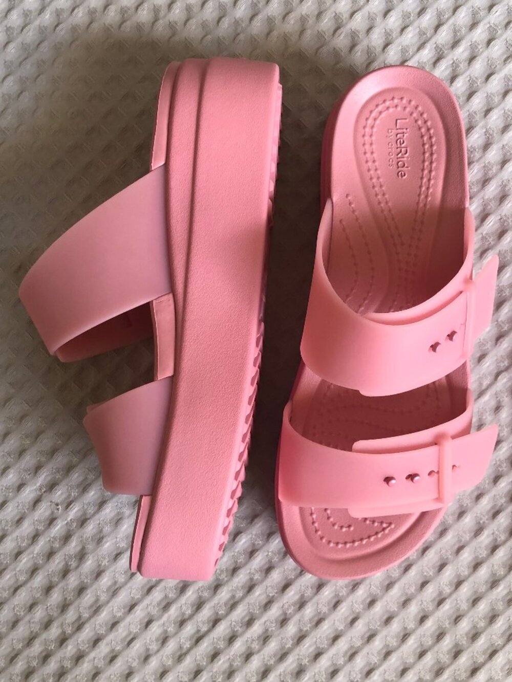 NEW Frosted Pink LiteRide CROCS Brooklyn Wedge with 2 Adjustable Straps - Size 7 - Picture 2 of 9